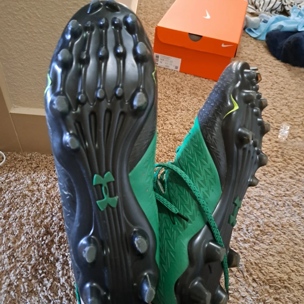 Under Armour Mens Green‎ and Black Cleats Size 13.5